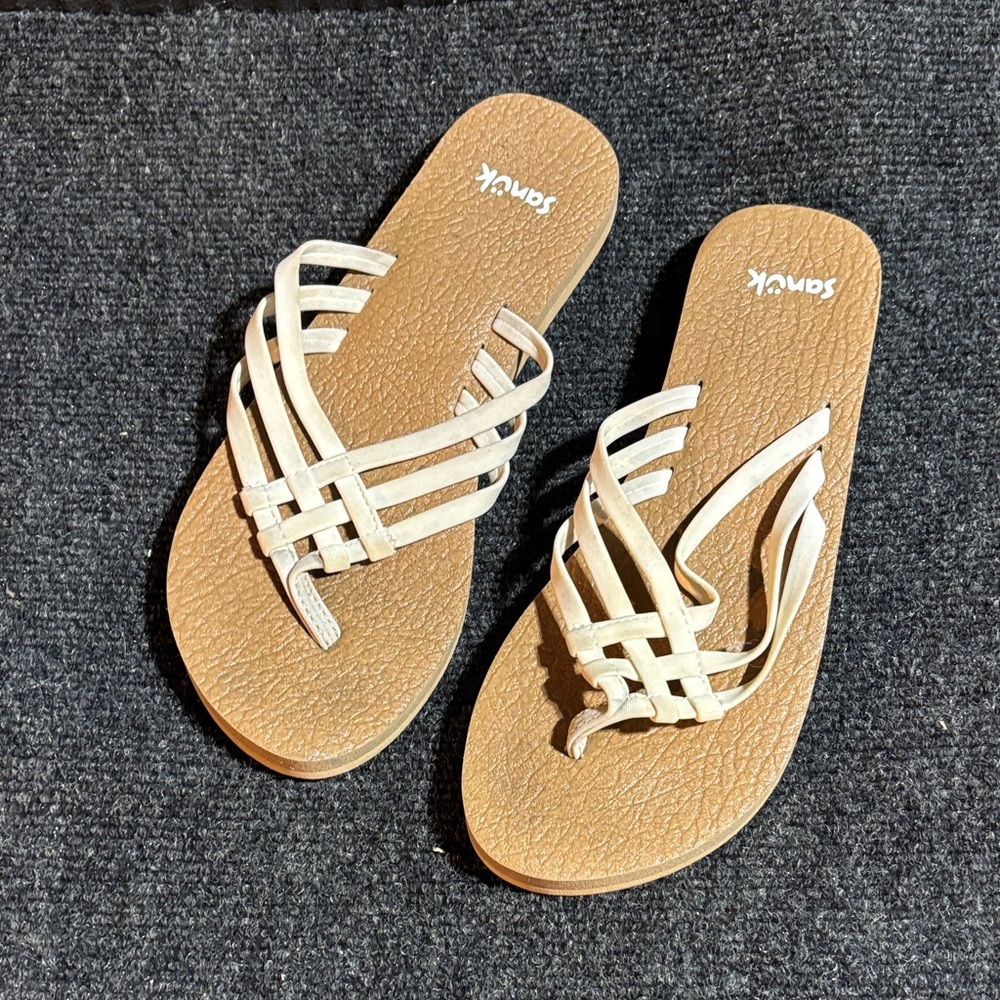 Sanuk Women's Beige Crisscross Sandals